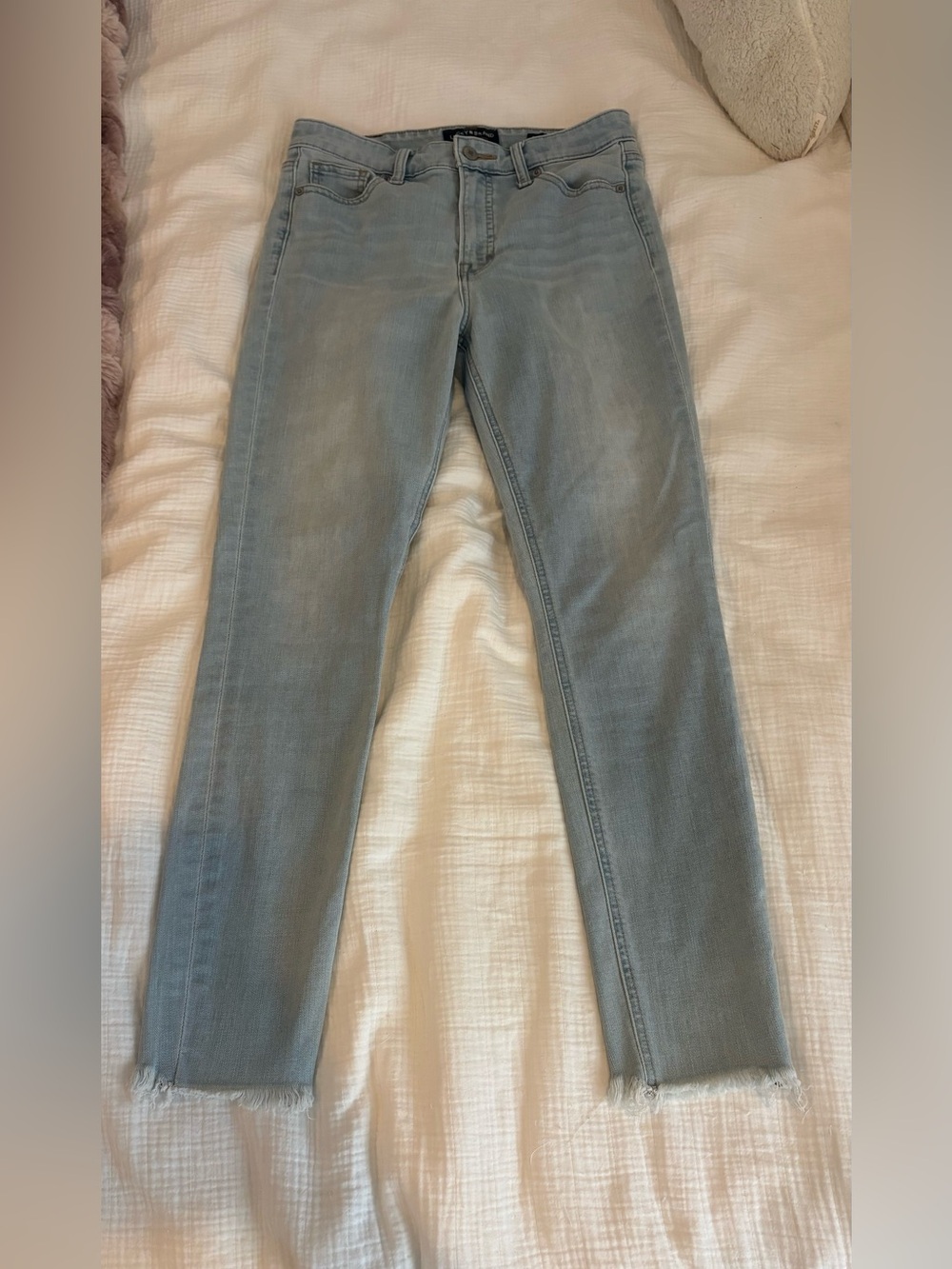Lucky Brand jeans Bridgette skinny style light blue raw hem size 6 / 28